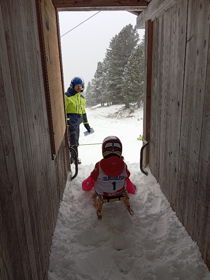 Rodelrennen bei Schneefall
